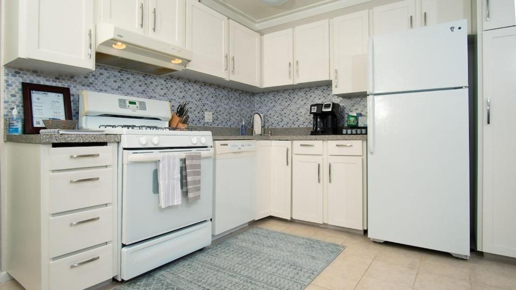 Molokai Island Retreat With Beautiful Ocean Views And Pool - Newly Remodeled! Lejlighed Ualapue Eksteriør billede