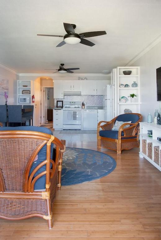 Molokai Island Retreat With Beautiful Ocean Views And Pool - Newly Remodeled! Lejlighed Ualapue Eksteriør billede