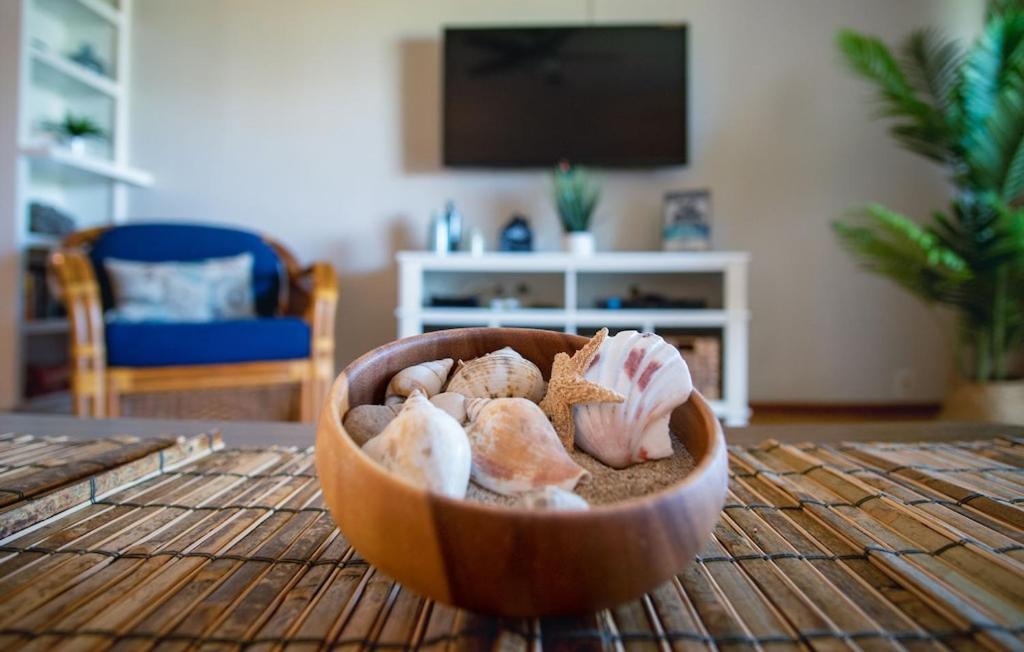 Molokai Island Retreat With Beautiful Ocean Views And Pool - Newly Remodeled! Lejlighed Ualapue Eksteriør billede